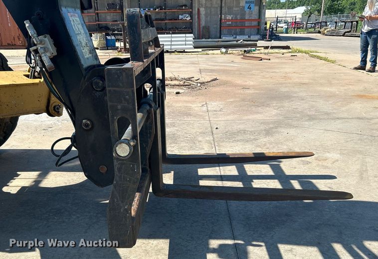 image for item DI7915 2013 Caterpillar TL1055C  telehandler