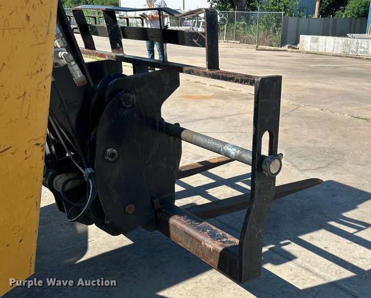 image for item DI7915 2013 Caterpillar TL1055C  telehandler