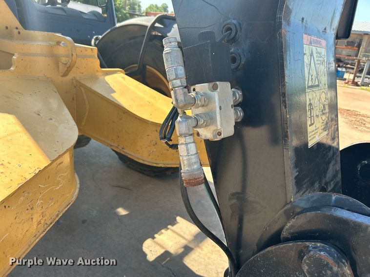 image for item DI7915 2013 Caterpillar TL1055C  telehandler