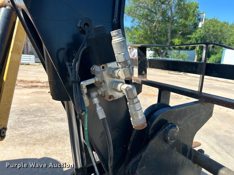 image for item DI7915 2013 Caterpillar TL1055C  telehandler