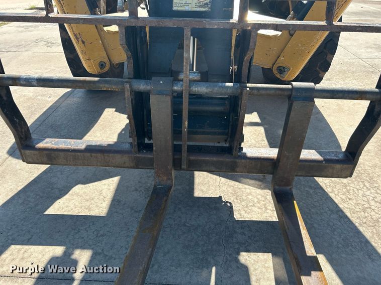 image for item DI7915 2013 Caterpillar TL1055C  telehandler