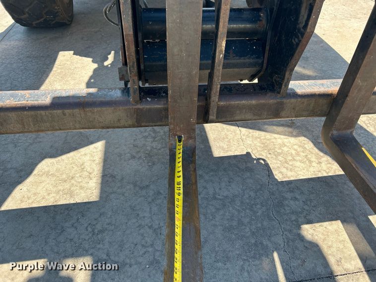 image for item DI7915 2013 Caterpillar TL1055C  telehandler