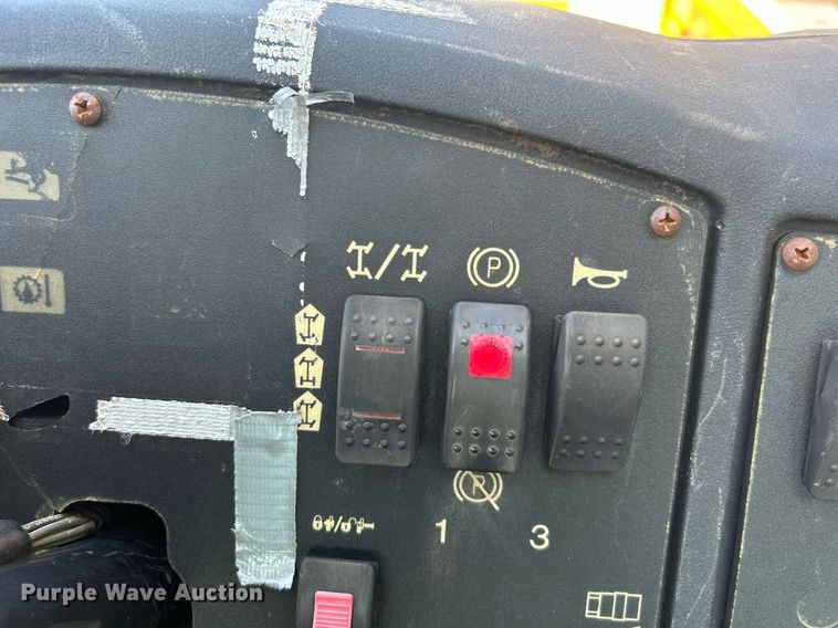 image for item DI7915 2013 Caterpillar TL1055C  telehandler