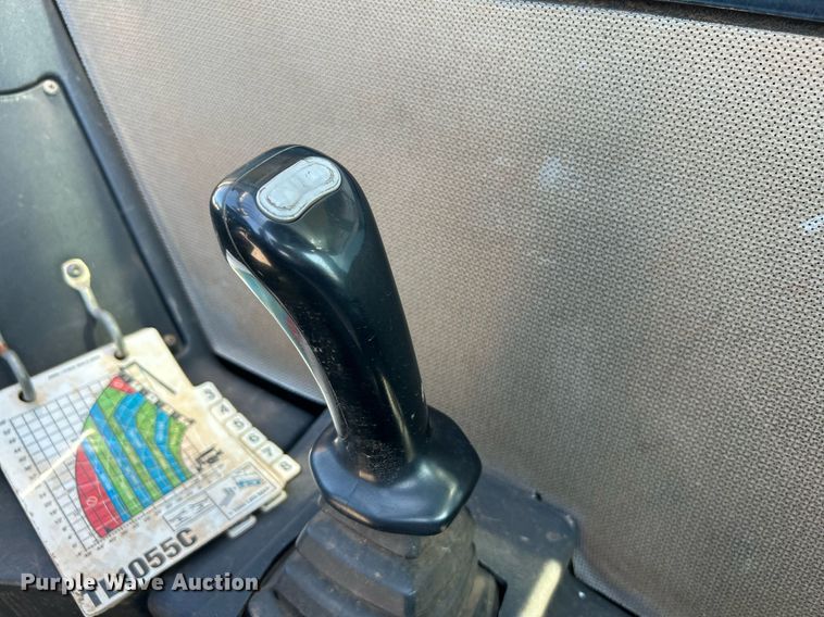 image for item DI7915 2013 Caterpillar TL1055C  telehandler