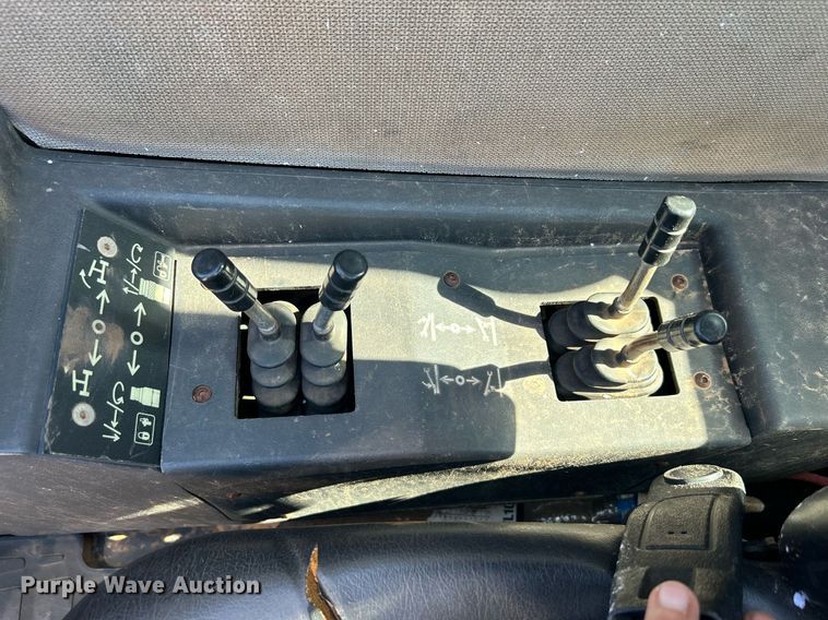 image for item DI7915 2013 Caterpillar TL1055C  telehandler