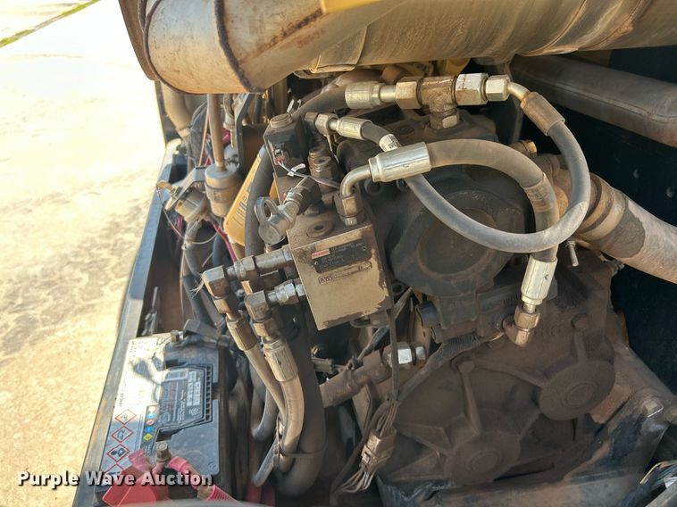 image for item DI7915 2013 Caterpillar TL1055C  telehandler