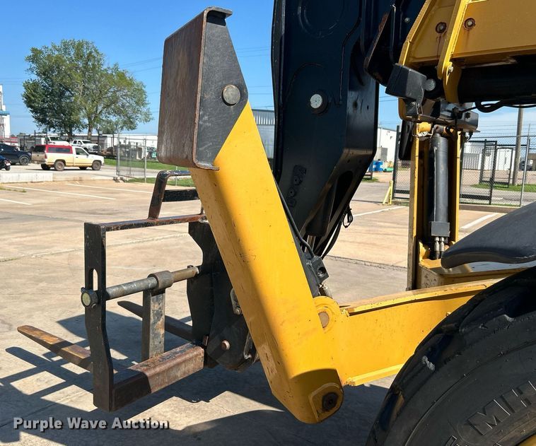 image for item DI7915 2013 Caterpillar TL1055C  telehandler