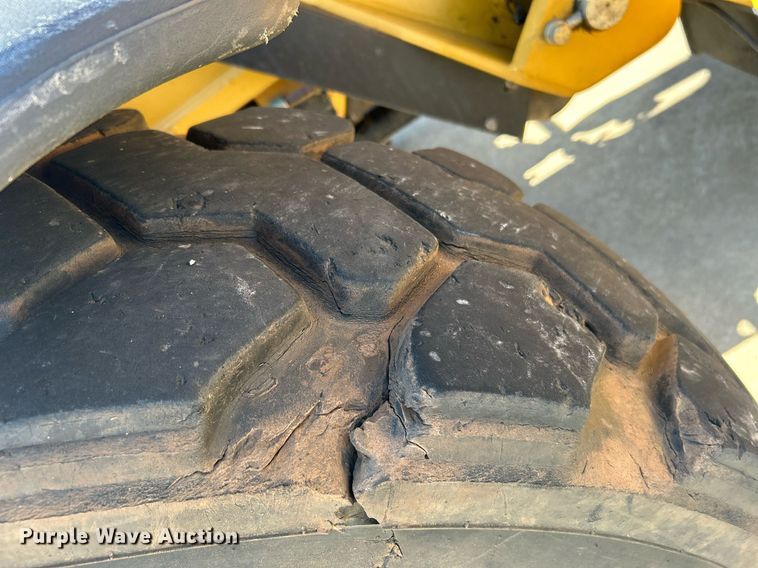 image for item DI7915 2013 Caterpillar TL1055C  telehandler