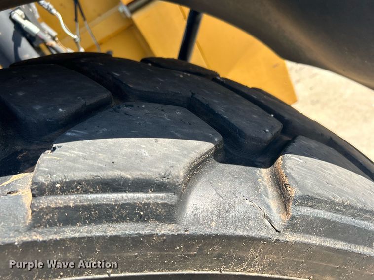 image for item DI7915 2013 Caterpillar TL1055C  telehandler