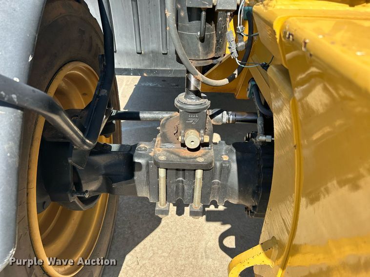 image for item DI7915 2013 Caterpillar TL1055C  telehandler