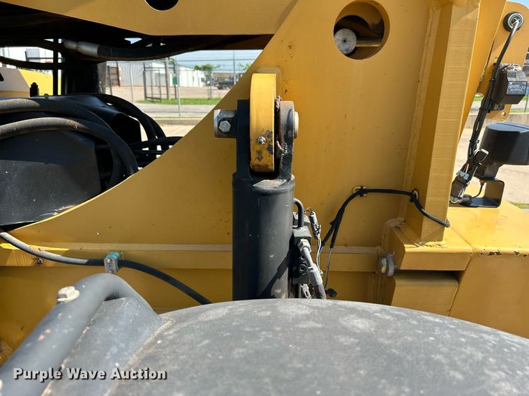image for item DI7915 2013 Caterpillar TL1055C  telehandler