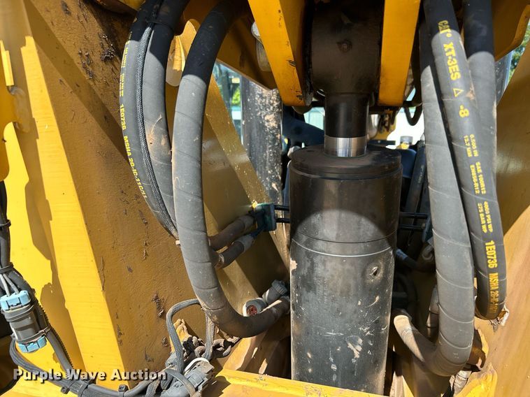 image for item DI7915 2013 Caterpillar TL1055C  telehandler