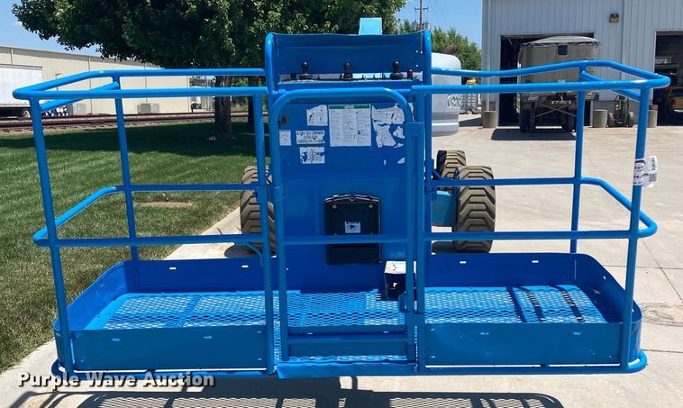 image for item DJ6184 2005 Genie S-60  boom lift