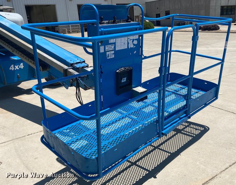 image for item DJ6184 2005 Genie S-60  boom lift