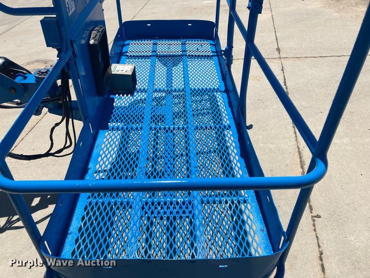 image for item DJ6184 2005 Genie S-60  boom lift