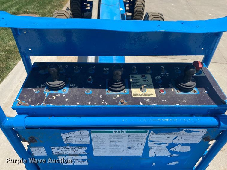 image for item DJ6184 2005 Genie S-60  boom lift