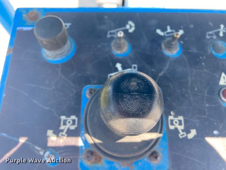 image for item DJ6184 2005 Genie S-60  boom lift