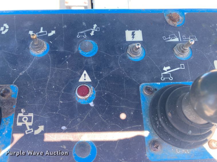 image for item DJ6184 2005 Genie S-60  boom lift