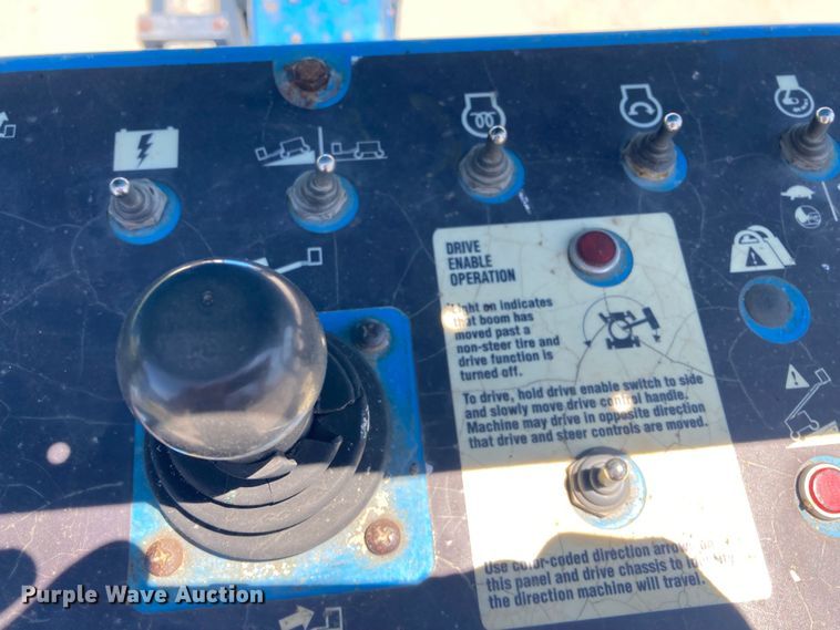 image for item DJ6184 2005 Genie S-60  boom lift