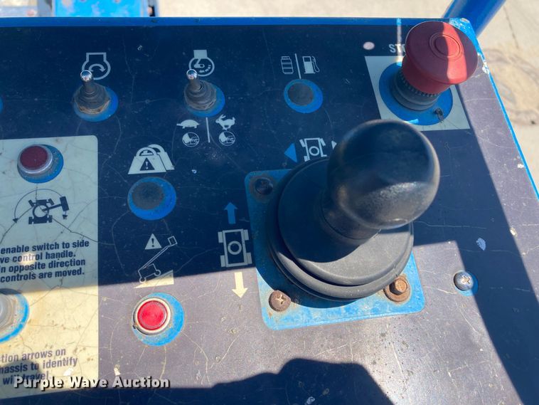 image for item DJ6184 2005 Genie S-60  boom lift