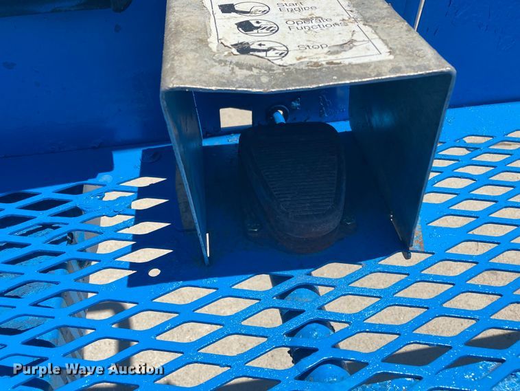 image for item DJ6184 2005 Genie S-60  boom lift