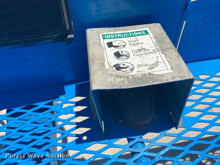 image for item DJ6184 2005 Genie S-60  boom lift