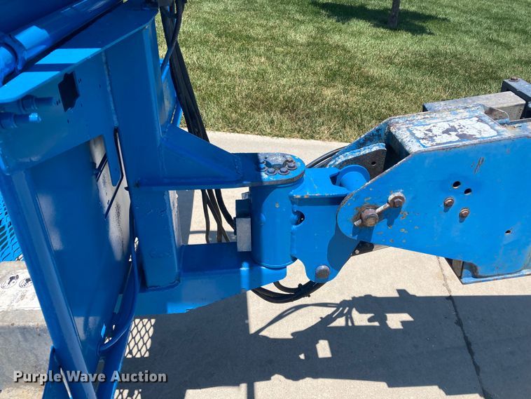 image for item DJ6184 2005 Genie S-60  boom lift