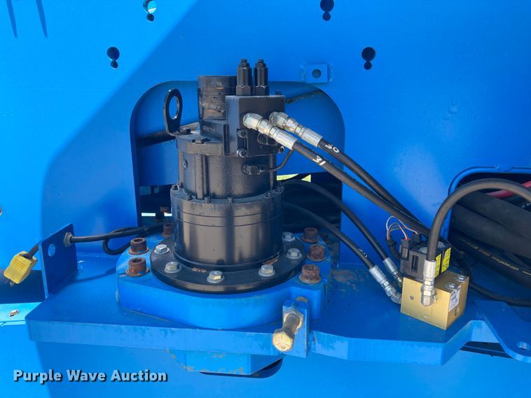 image for item DJ6184 2005 Genie S-60  boom lift