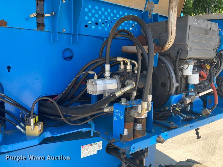 image for item DJ6184 2005 Genie S-60  boom lift