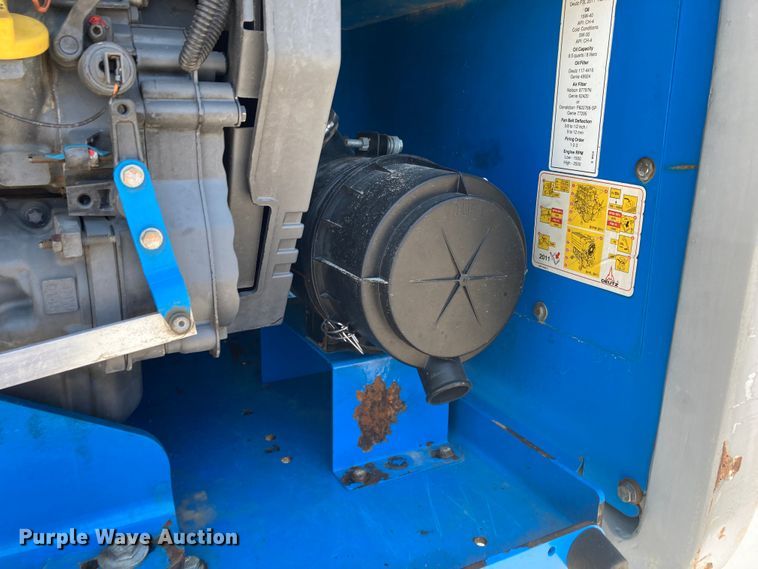 image for item DJ6184 2005 Genie S-60  boom lift