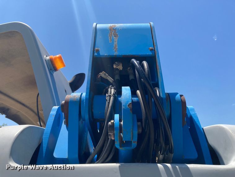 image for item DJ6184 2005 Genie S-60  boom lift