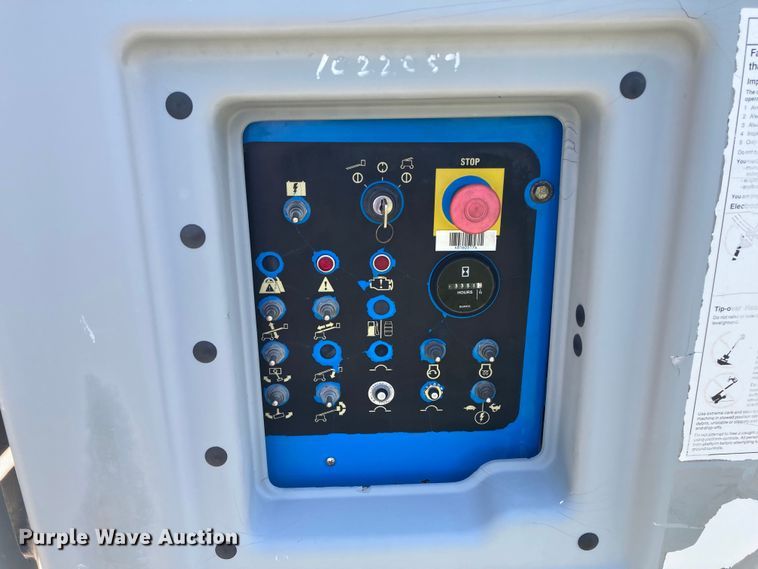 image for item DJ6184 2005 Genie S-60  boom lift