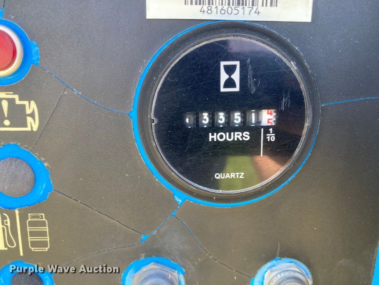 image for item DJ6184 2005 Genie S-60  boom lift