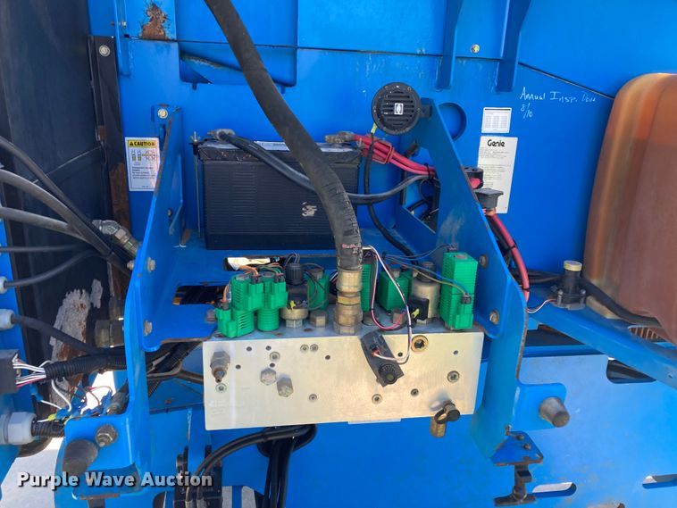 image for item DJ6184 2005 Genie S-60  boom lift