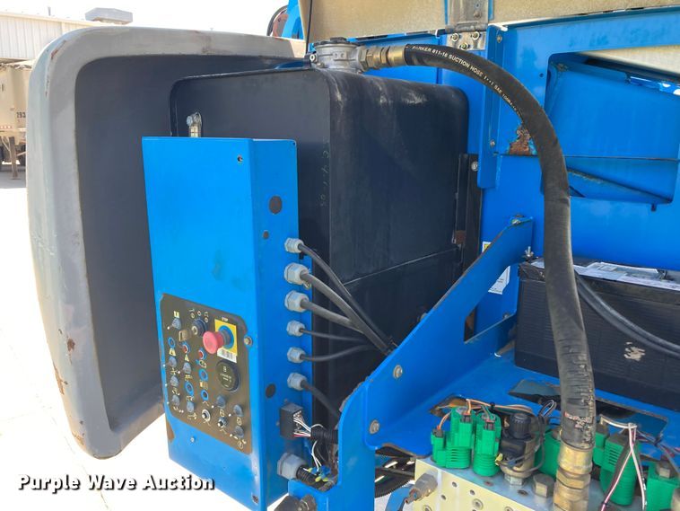 image for item DJ6184 2005 Genie S-60  boom lift