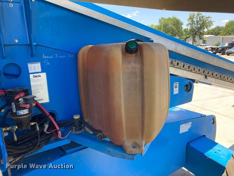 image for item DJ6184 2005 Genie S-60  boom lift