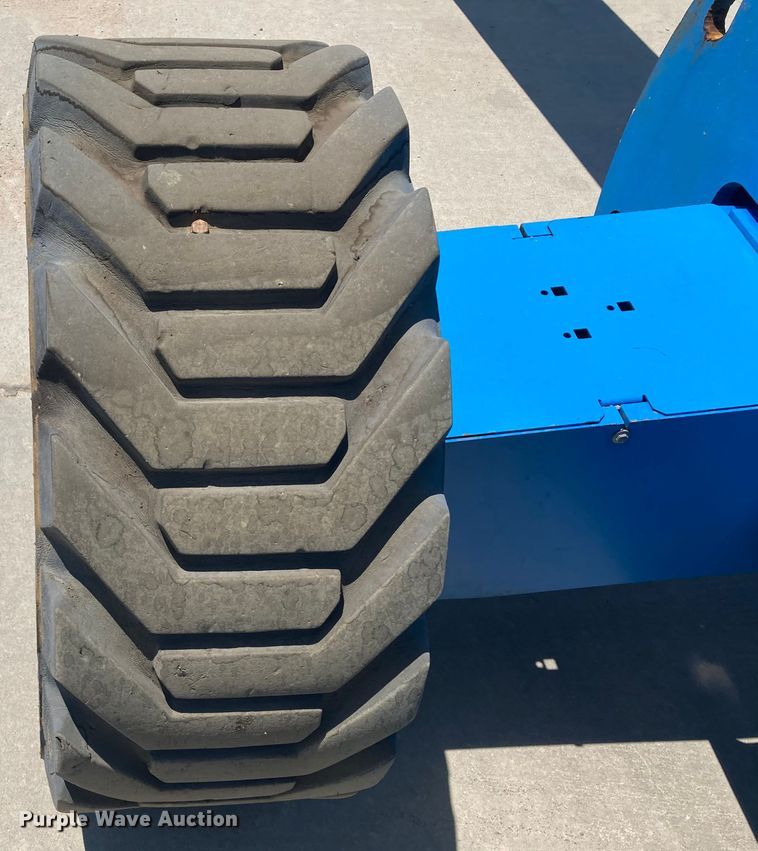 image for item DJ6184 2005 Genie S-60  boom lift