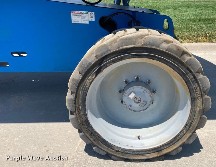 image for item DJ6184 2005 Genie S-60  boom lift