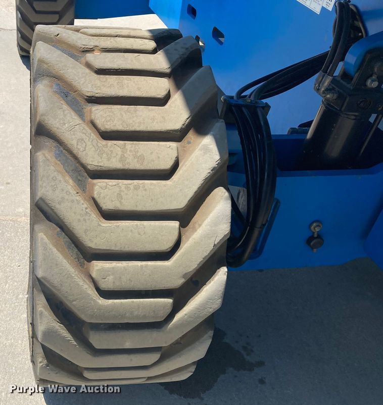 image for item DJ6184 2005 Genie S-60  boom lift