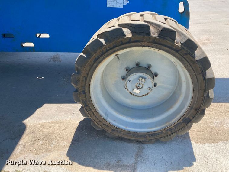 image for item DJ6184 2005 Genie S-60  boom lift