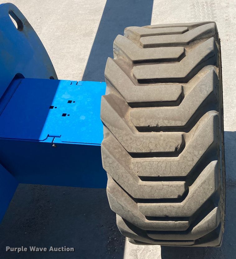 image for item DJ6184 2005 Genie S-60  boom lift