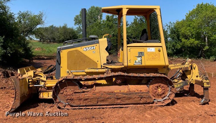 image for item DM0299 2004 John Deere 450H  dozer