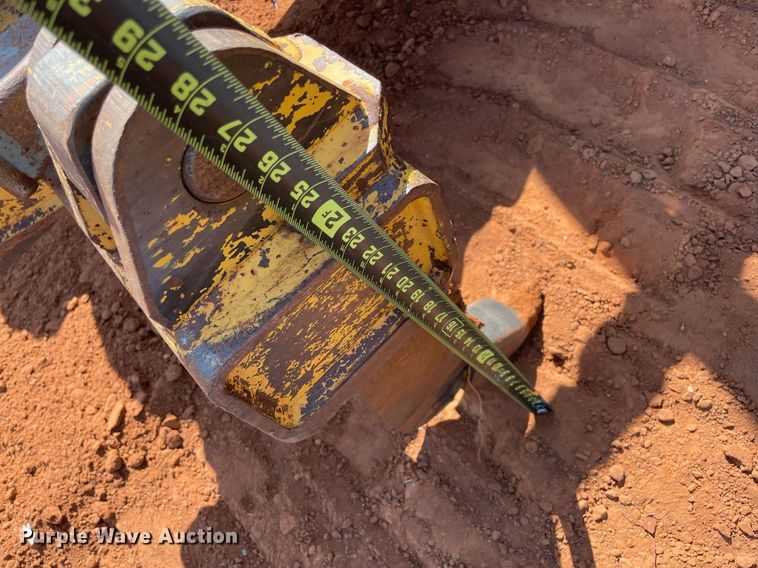 image for item DM0299 2004 John Deere 450H  dozer