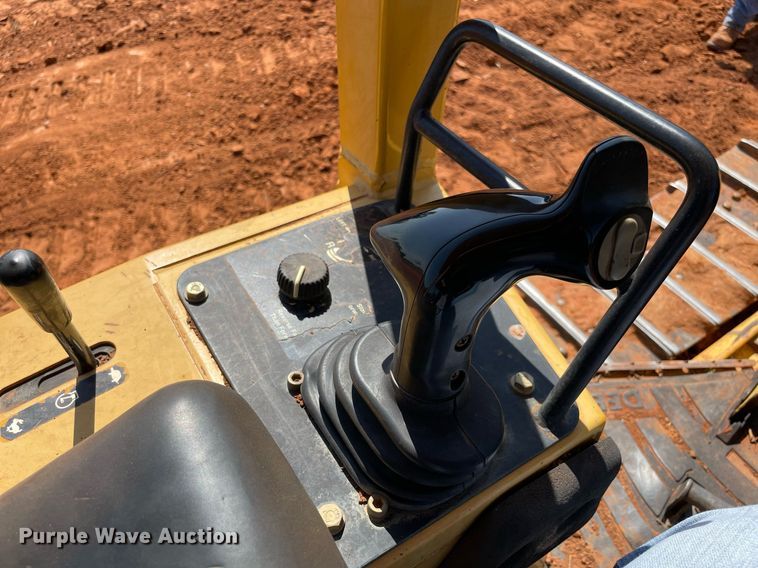 image for item DM0299 2004 John Deere 450H  dozer