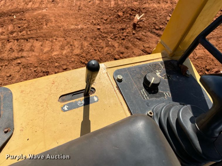 image for item DM0299 2004 John Deere 450H  dozer