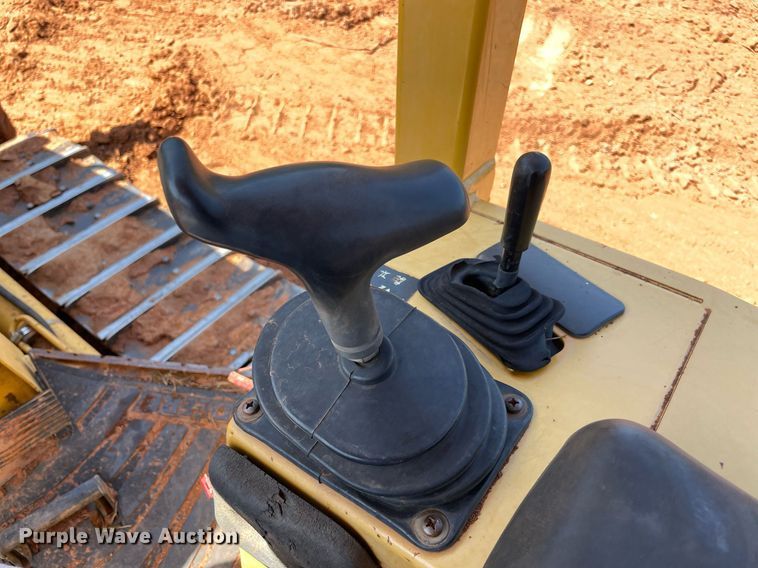 image for item DM0299 2004 John Deere 450H  dozer