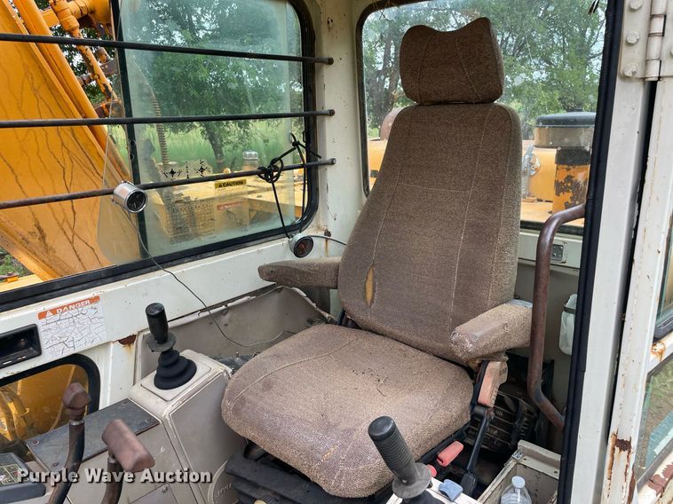 image for item DM0307 1993 Hyundai Robex 130LC  excavator