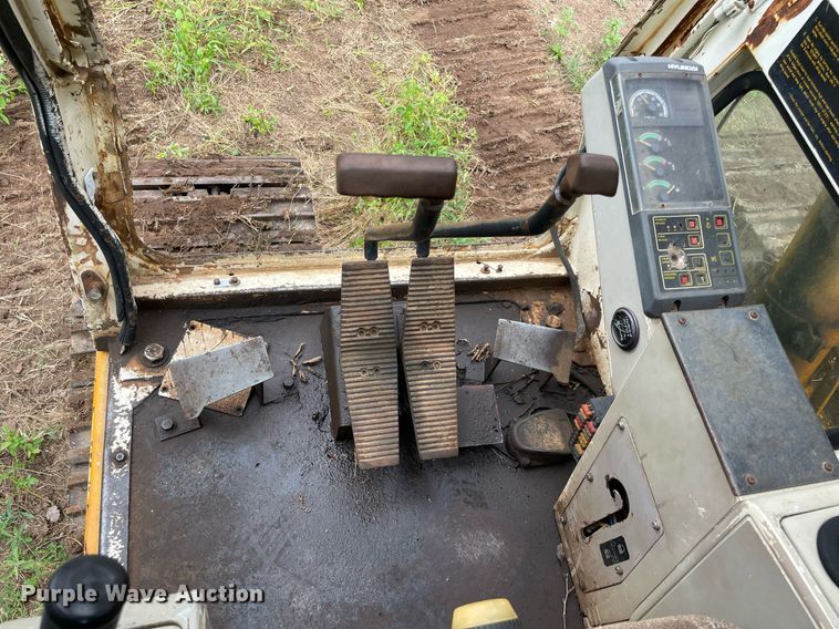 image for item DM0307 1993 Hyundai Robex 130LC  excavator