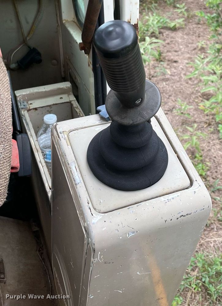 image for item DM0307 1993 Hyundai Robex 130LC  excavator