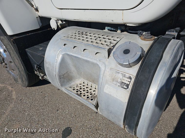 image for item DN8568 1995 Mack RD690S  water truck